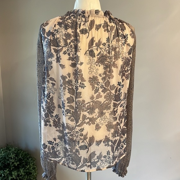 Free People Oversized boho style floral semi sheer blouse. Neutral colors XS - Picture 10 of 14